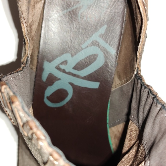 OBTB brown snakeskin booties. - Picture 4 of 5